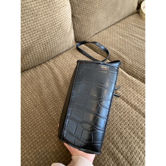 Missguided black croc shoulder bag. - Picture 7 of 8